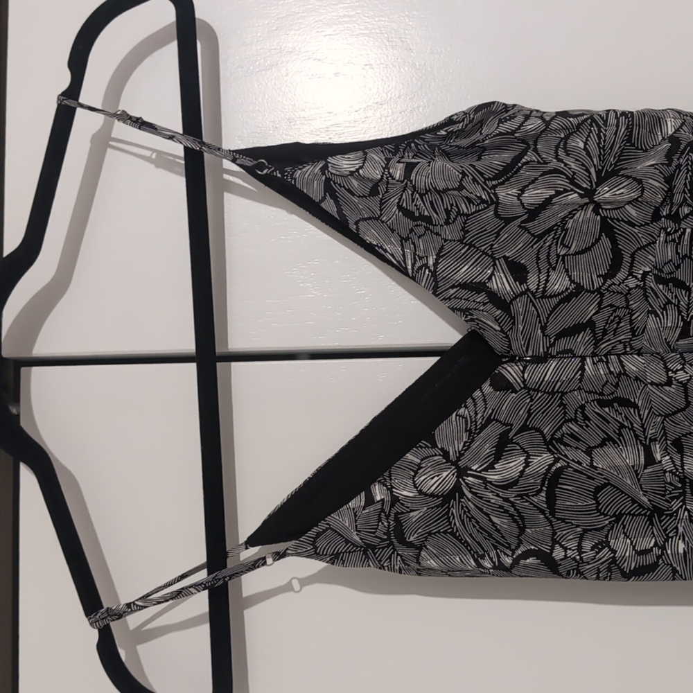 ASTR Black Floral Ruched V-Neck Sleeveless Midi Dress Metallic Size Small - Picture 8 of 10